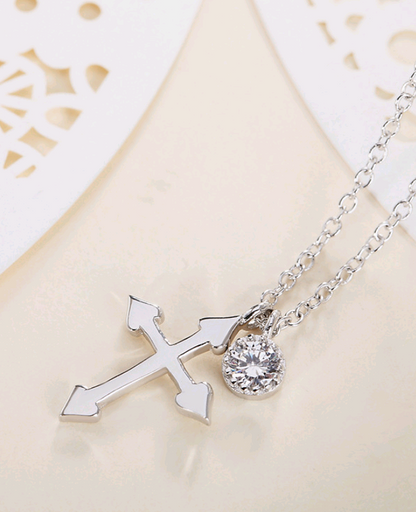 Fashionable Cross Pendant Necklace