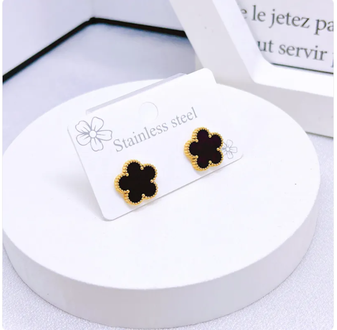 Elegant Five-Leaf Flower Jewelry Set – Titanium Steel Bracelet, Necklace & Stud Earrings