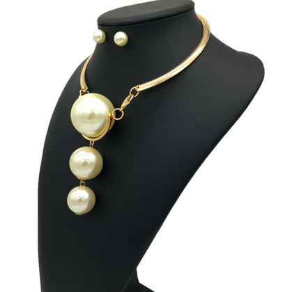 Exaggerated Large Pearl Pendant Necklace