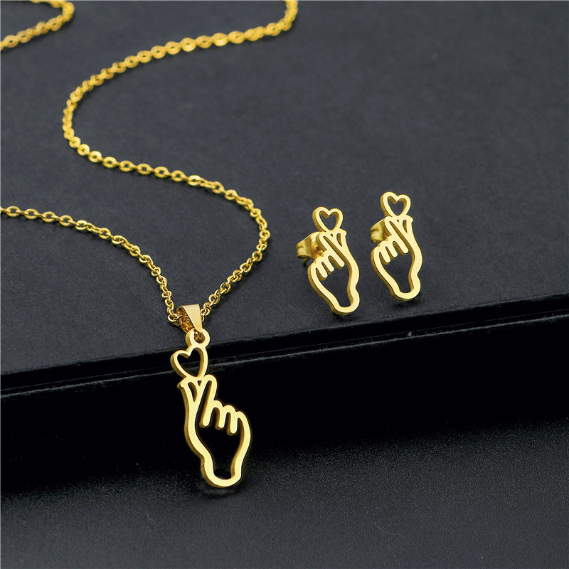 Heart Pendant Necklace Set for Women - Stylish Short Chain