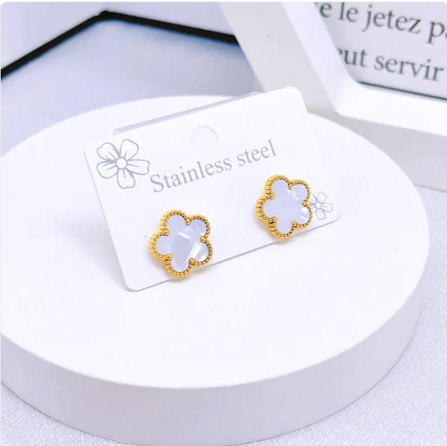 Elegant Five-Leaf Flower Jewelry Set – Titanium Steel Bracelet, Necklace & Stud Earrings