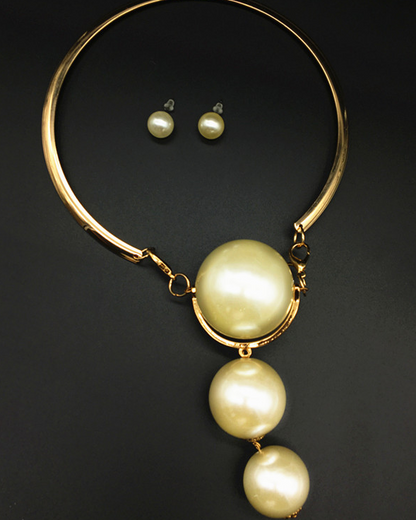 Exaggerated Large Pearl Pendant Necklace
