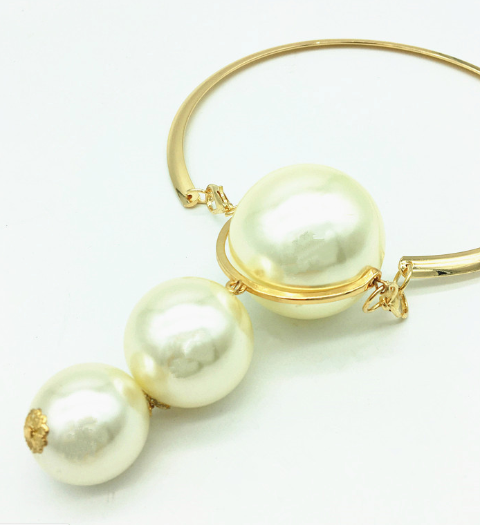 Exaggerated Large Pearl Pendant Necklace