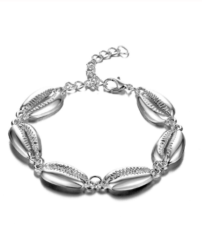 Versatile Metal Layered Necklace with Shell Pendant