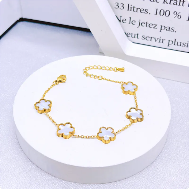 Elegant Five-Leaf Flower Jewelry Set – Titanium Steel Bracelet, Necklace & Stud Earrings