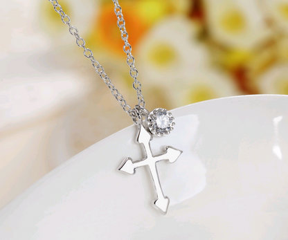 Fashionable Cross Pendant Necklace