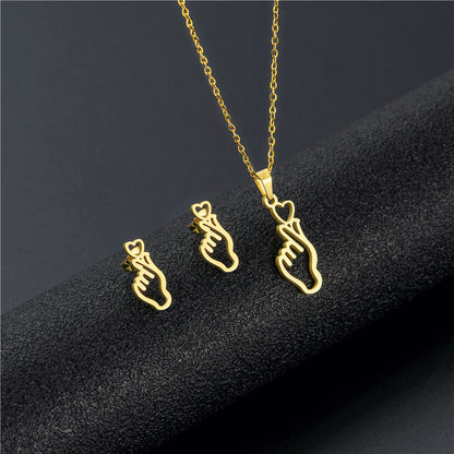 Heart Pendant Necklace Set for Women - Stylish Short Chain