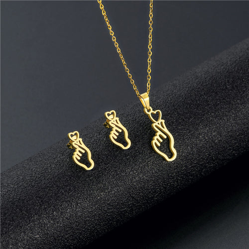 Heart Pendant Necklace Set for Women - Stylish Short Chain