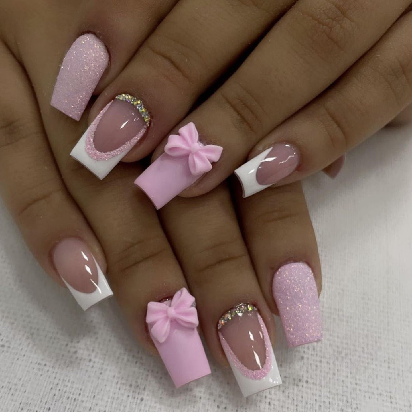 Valentines Day Press on Nails Medium Square Fake Nails with 3D Bow Rhinestones Designs Glitter Nails Press ons Glossy Glue on Nails White French False Nails Pink Stick on Nails for Women 24Pcs