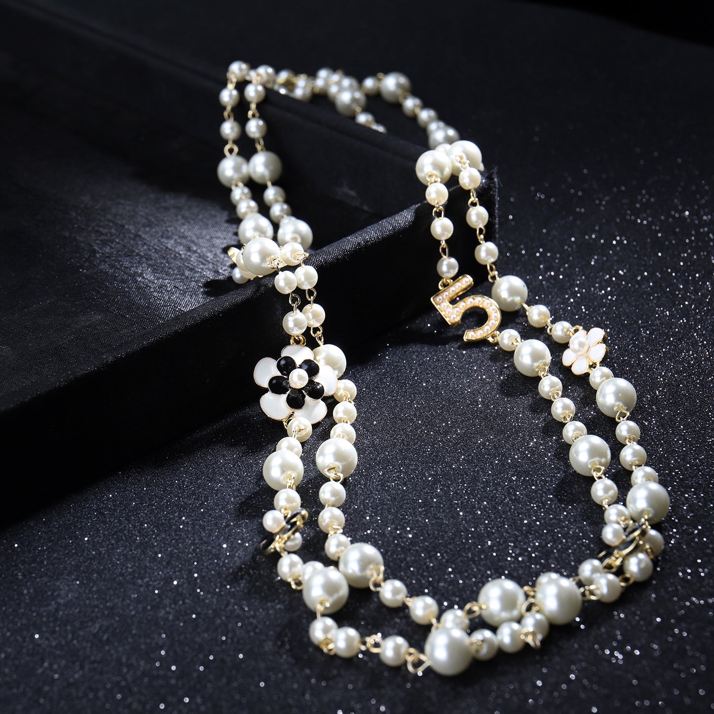 Fashion Pearl Necklace with Layered Charm Pendant
