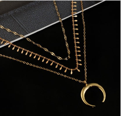Fashionable Multi-Layer Metal Horn Crescent Necklace