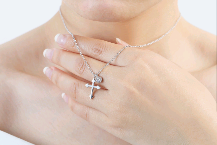 Fashionable Cross Pendant Necklace
