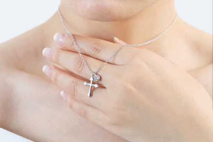 Fashionable Cross Pendant Necklace