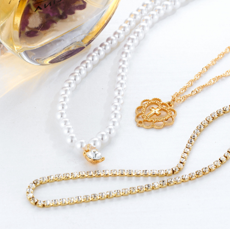 Pearl and Rhinestone Heart Pendant Layered Necklace Set