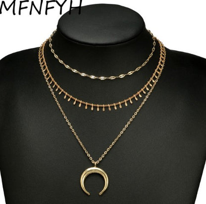 Fashionable Multi-Layer Metal Horn Crescent Necklace