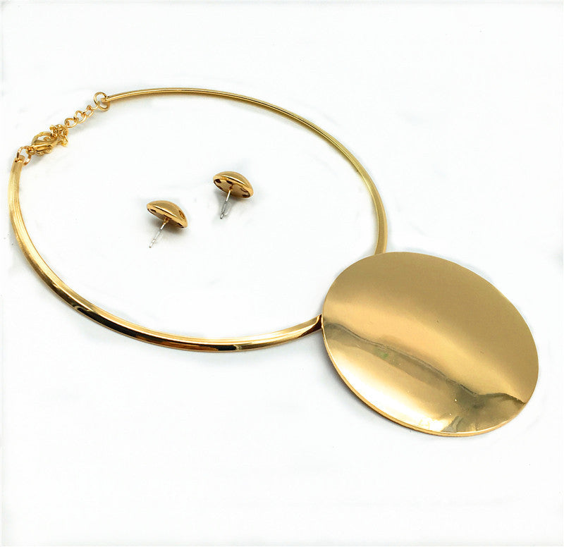 Nigerian Bride Necklace Set with Bold Alloy Pendant