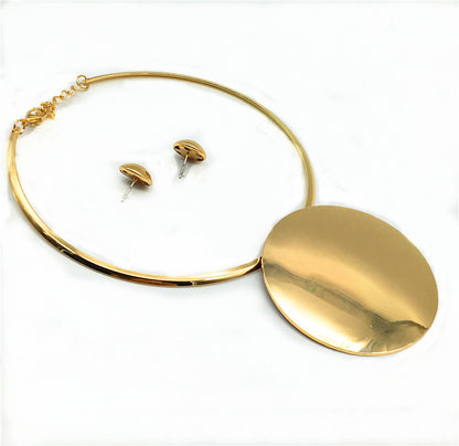 Nigerian Bride Necklace Set with Bold Alloy Pendant