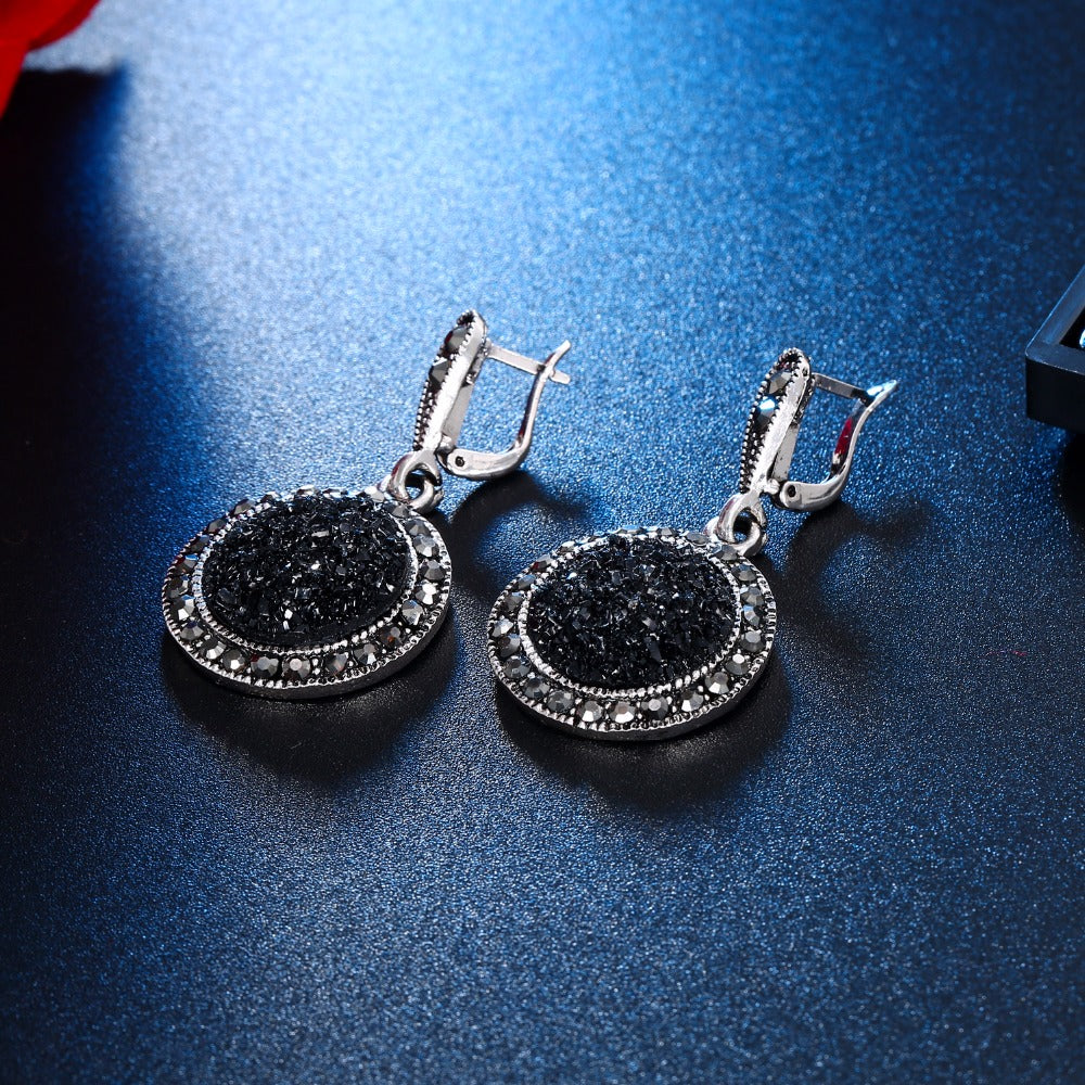 Fashionable Black Jewelry Set: Ring, Necklace, Earrings