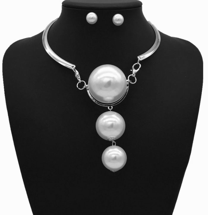 Exaggerated Large Pearl Pendant Necklace
