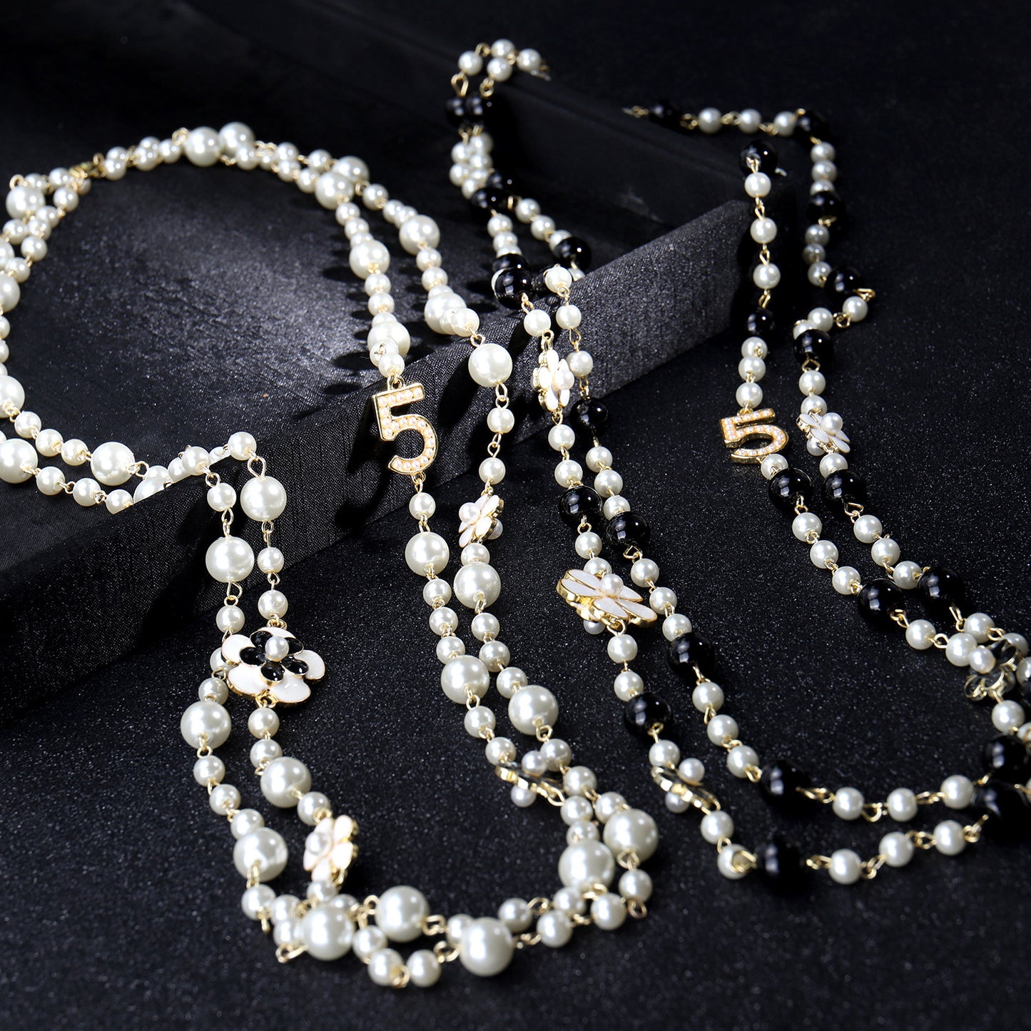 Fashion Pearl Necklace with Layered Charm Pendant