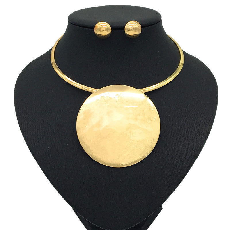 Nigerian Bride Necklace Set with Bold Alloy Pendant