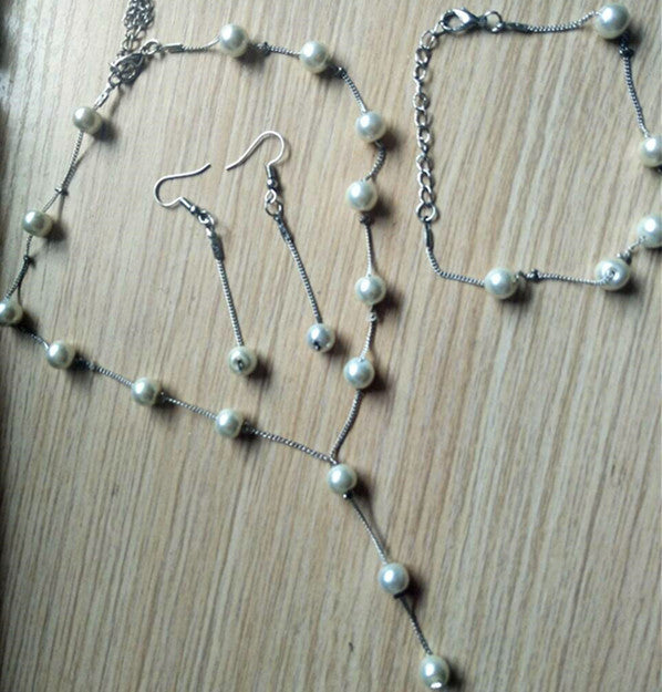 Elegant Pearl Jewelry Set: Necklace, Earrings, Bracelet