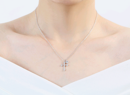 Fashionable Cross Pendant Necklace