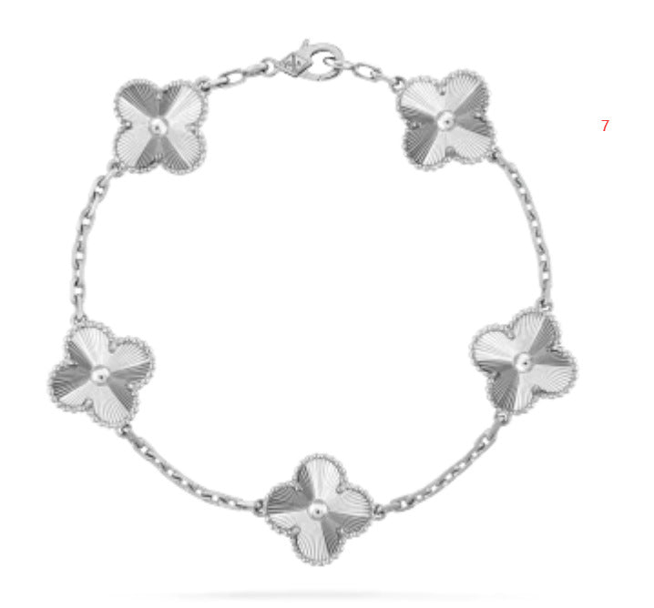High-End Four Leaf Clover Bracelet in Titanium Steel
