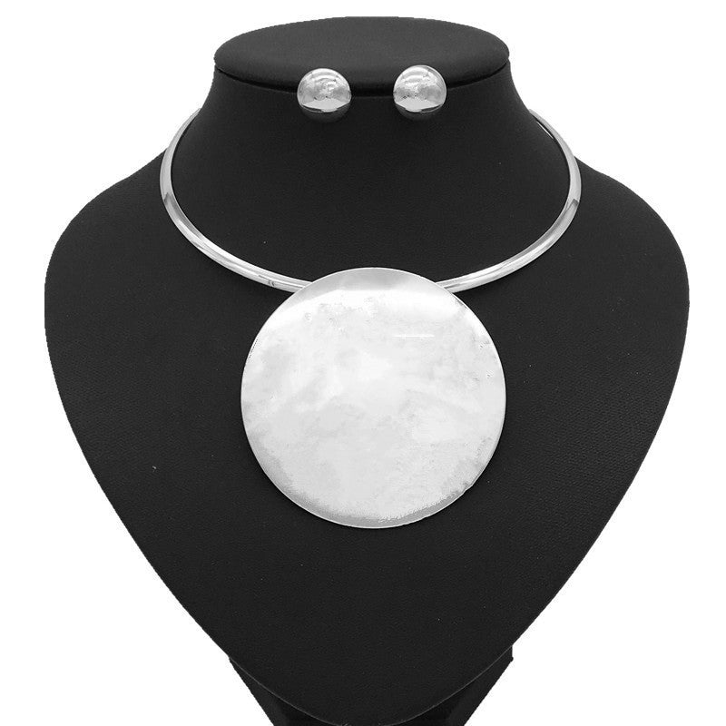 Nigerian Bride Necklace Set with Bold Alloy Pendant