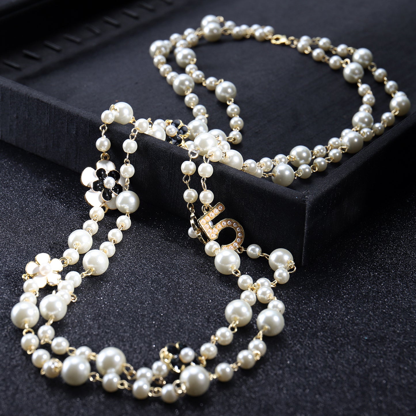 Fashion Pearl Necklace with Layered Charm Pendant